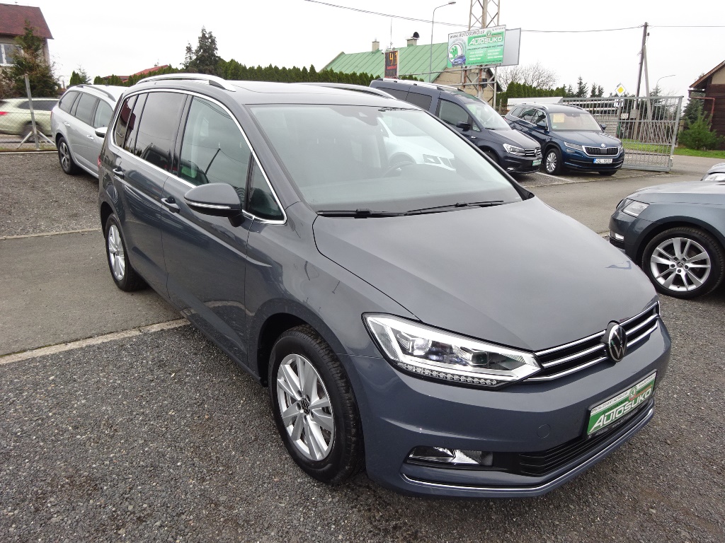 VW TOURAN High Line 2,0 TDI - 7míst - 2022 - 1.Maj.  