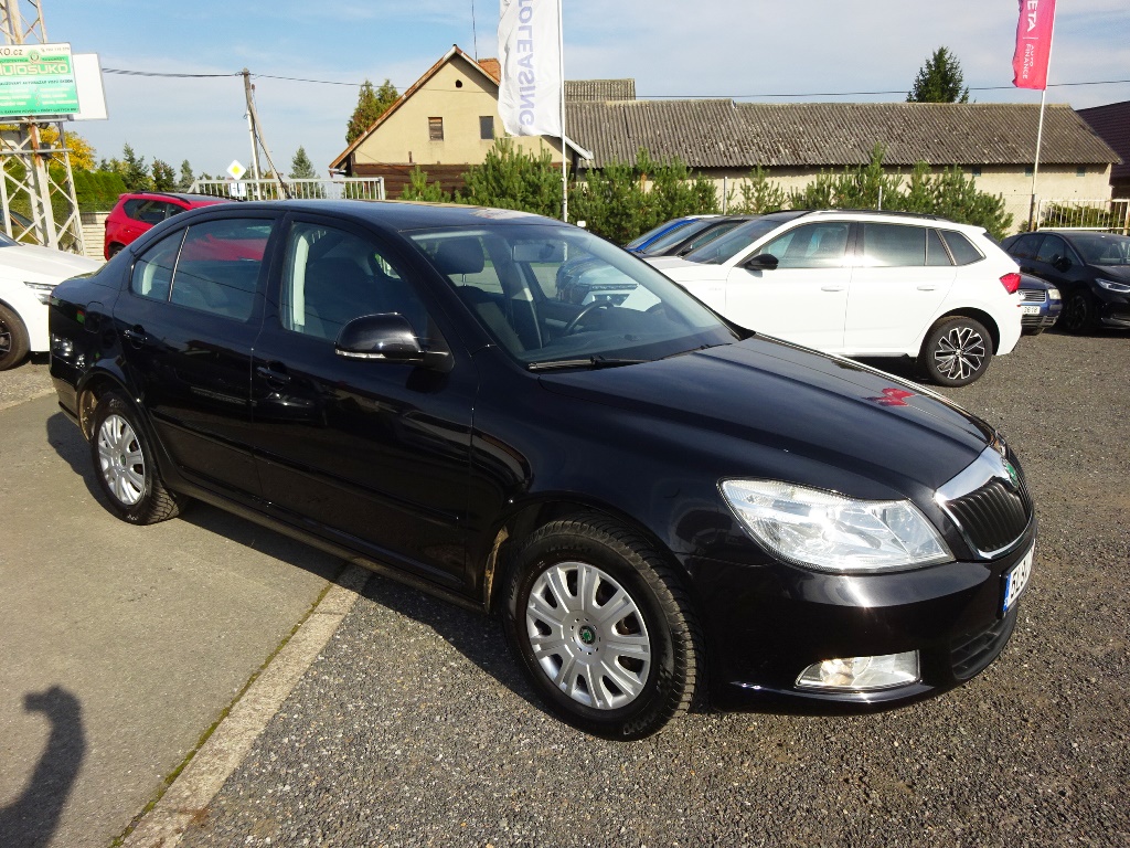 OCTAVIA II Ambition 1,6 75kW + Climatronic - 2009 - 130.140km + Serviska !
