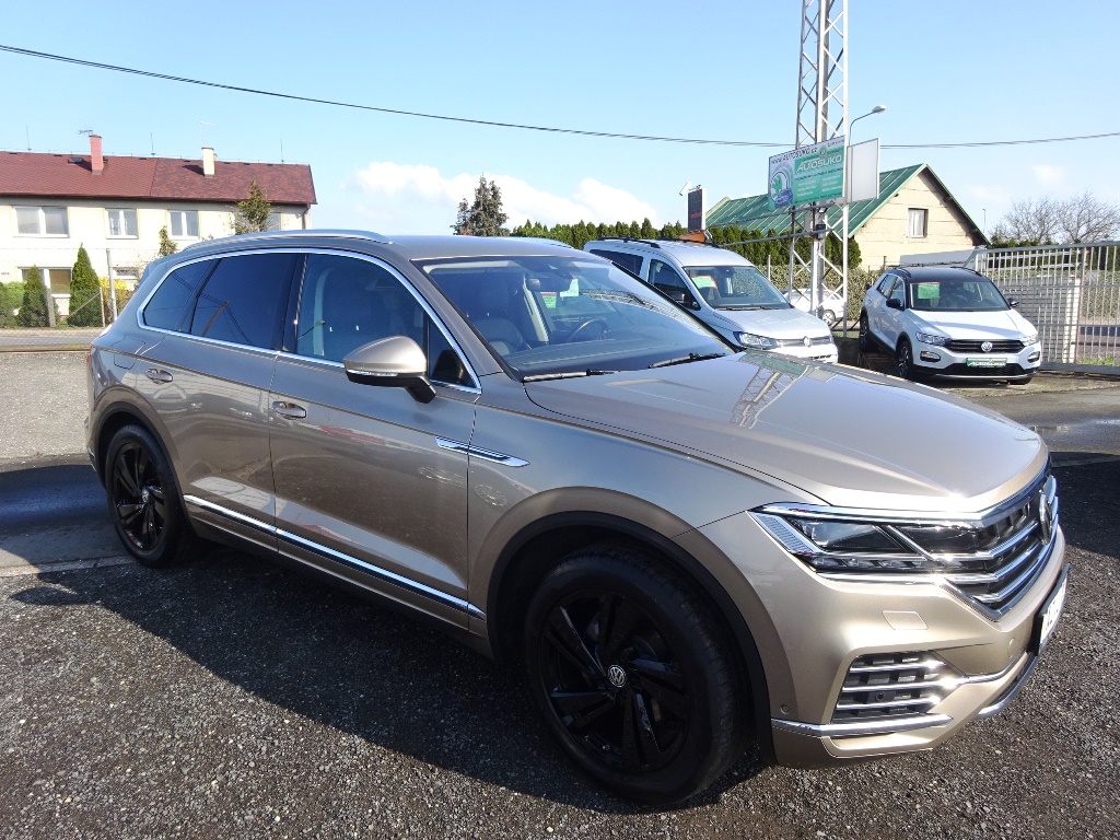 VW TOUAREG Elegance 3,0 TDI V6 210kW DSG 4x4 - DPH - ČR - 1.Maj. + Serviska !